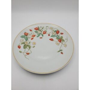 Vintage 1978 Avon Strawberry Fine Porcelain Plate - 22K Gold Rim - 7.5" (1)